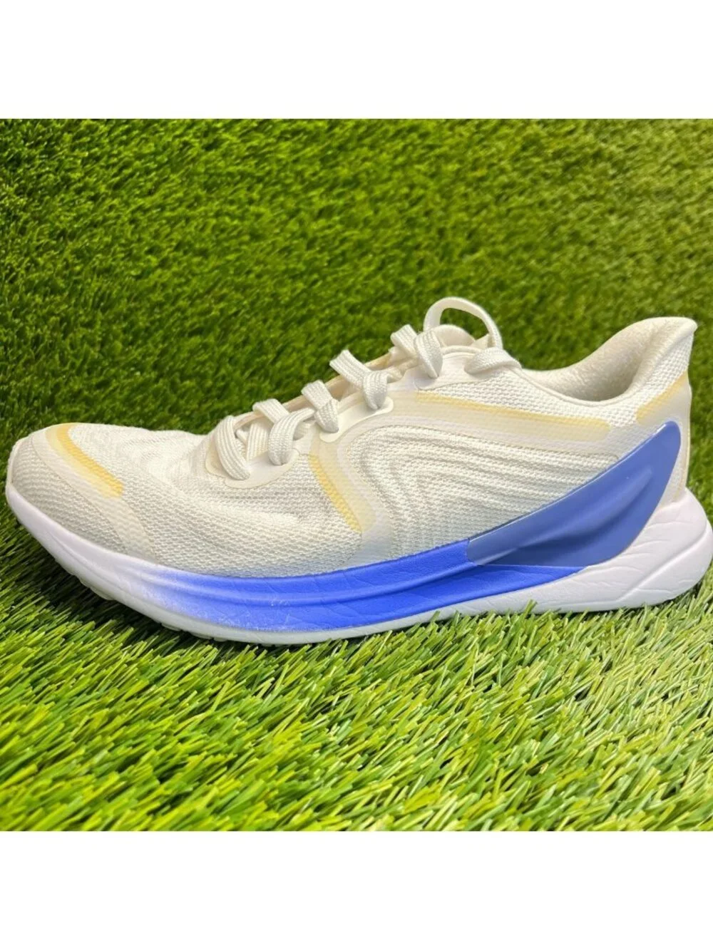 Lululemon Blissfeel Run 2 Womens Size 8 White Athletic Running Shoes Sneakers